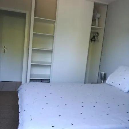 Les Pieds Quasi Dans L'eau Apartment