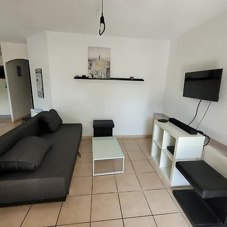 Les Pieds Quasi Dans L'eau Apartment *